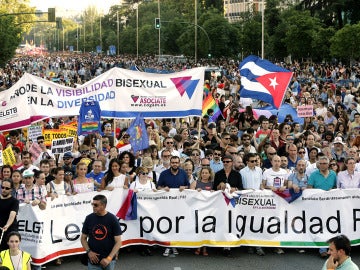 Pancarta que encabeza la marcha del Orgullo en Madrid