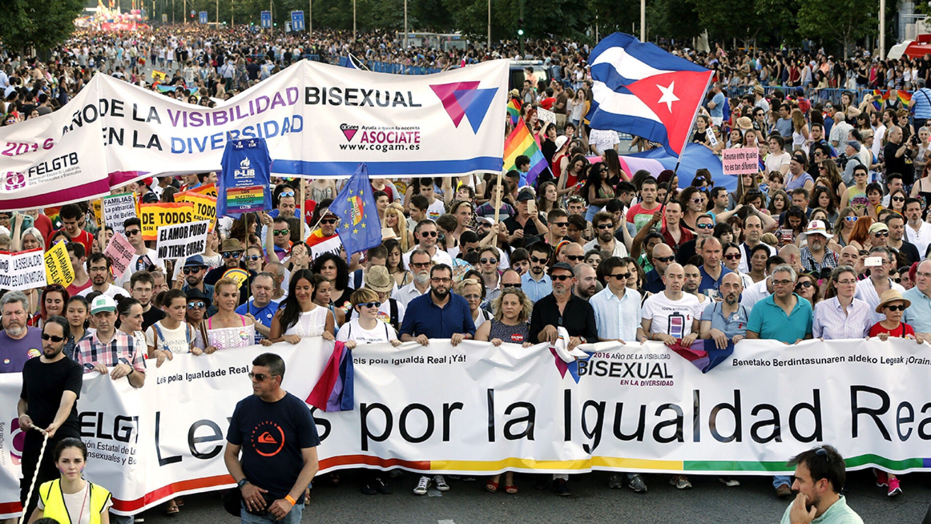 Pancarta que encabeza la marcha del Orgullo en Madrid