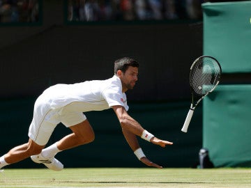 Novak Djokovic no llega a una bola ante Querrey