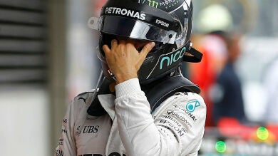 Diez segundos de sanción para Rosberg tras el toque con Lewis Hamilton
