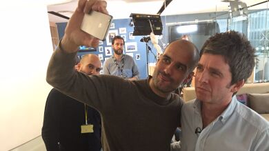 Noel Gallagher fue el anfitrión de Guardiola en su llegada a Manchester