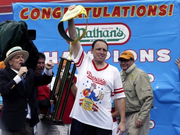 Joey Chestnut, ganador del concurso