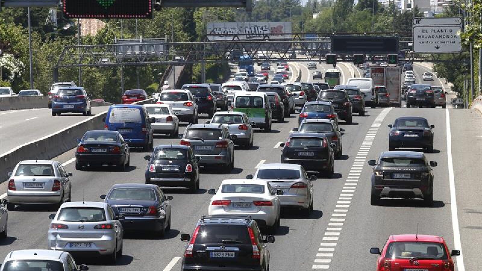La DGT aumenta la vigilancia en las carreteras con drones y helicópteros por el puente de Todos los Santos