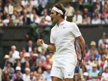 Federer celebrando su pase a cuartos de Wimbledon