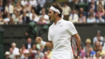 Federer celebrando su pase a cuartos de Wimbledon