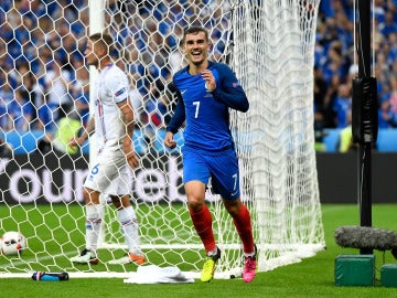 Griezmann celebra su gol ante Islandia