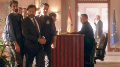 La policía española detiene al embajador