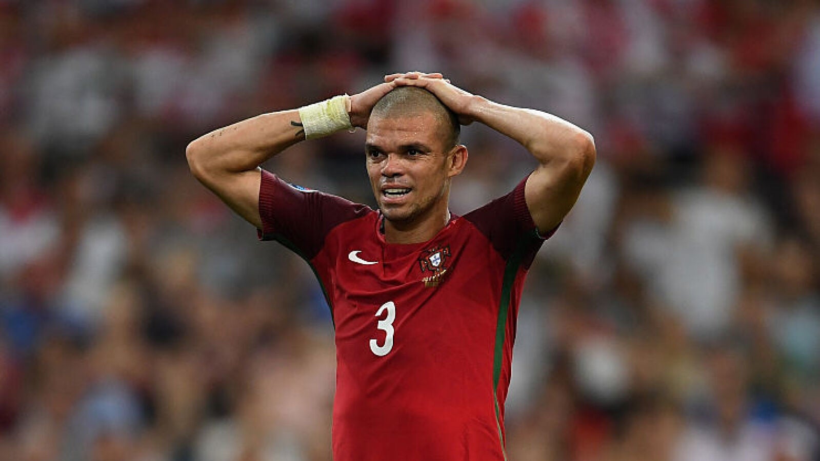 Pepe trabaja con el fisioterapeuta y es duda ante Gales
