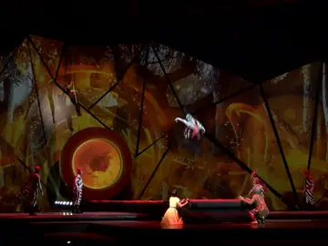 Frame 53.972403 de: “Scalada Visión”, acrobacia tecnológica del Circo del Sol Frame 53.972403 de: “Scalada Visión”, acrobacia tecnológica del Circo del Sol