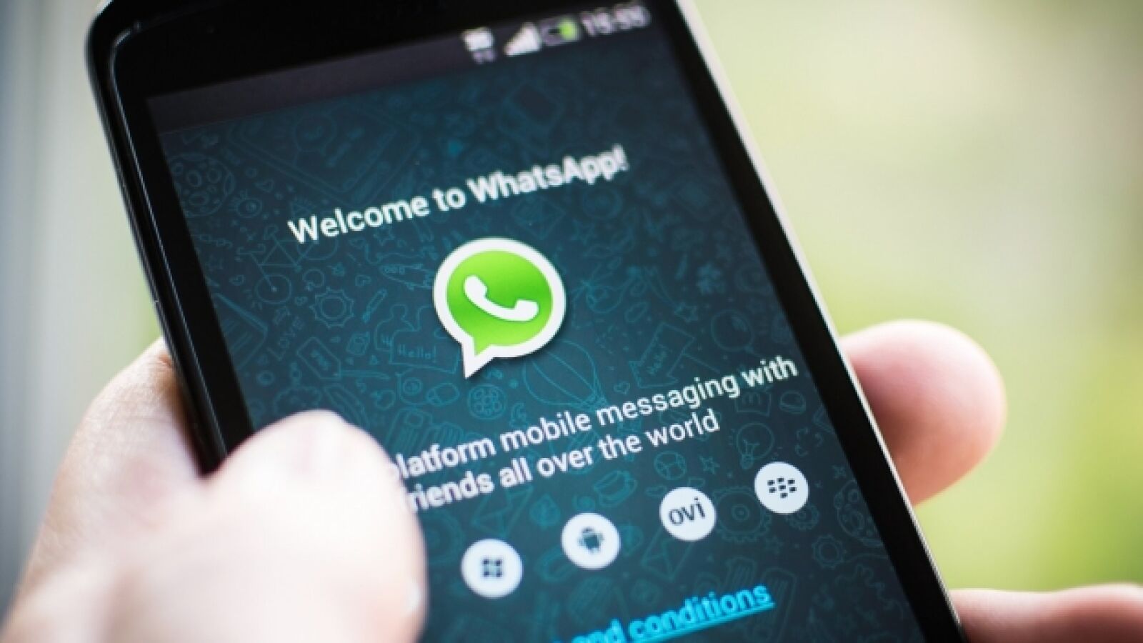 Detienen a un joven que difundió por Whatsapp un vídeo de contenido sexual de dos menores