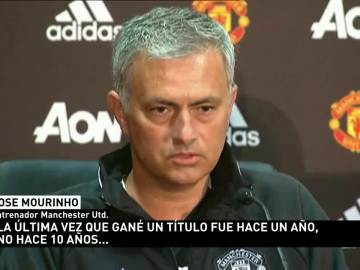 Mourinho en su presentación como técnico del United
