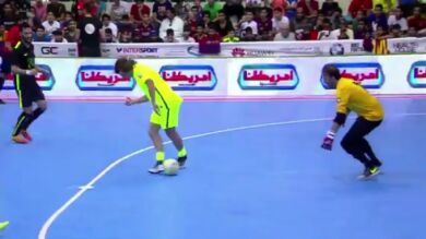 Puyol deja un taconazo de lujo 'a lo Neymar' durante un partido amistoso