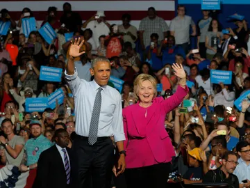 Hillary Clinton y Barack Obama durante su primer mitin juntos Hillary Clinton y Barack Obama durante su primer mitin juntos