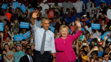 Hillary Clinton y Barack Obama durante su primer mitin juntos