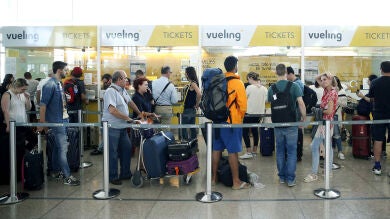 Vueling garantiza que operará con normalidad este fin de semana aunque podría realizar 'reprogramaciones'