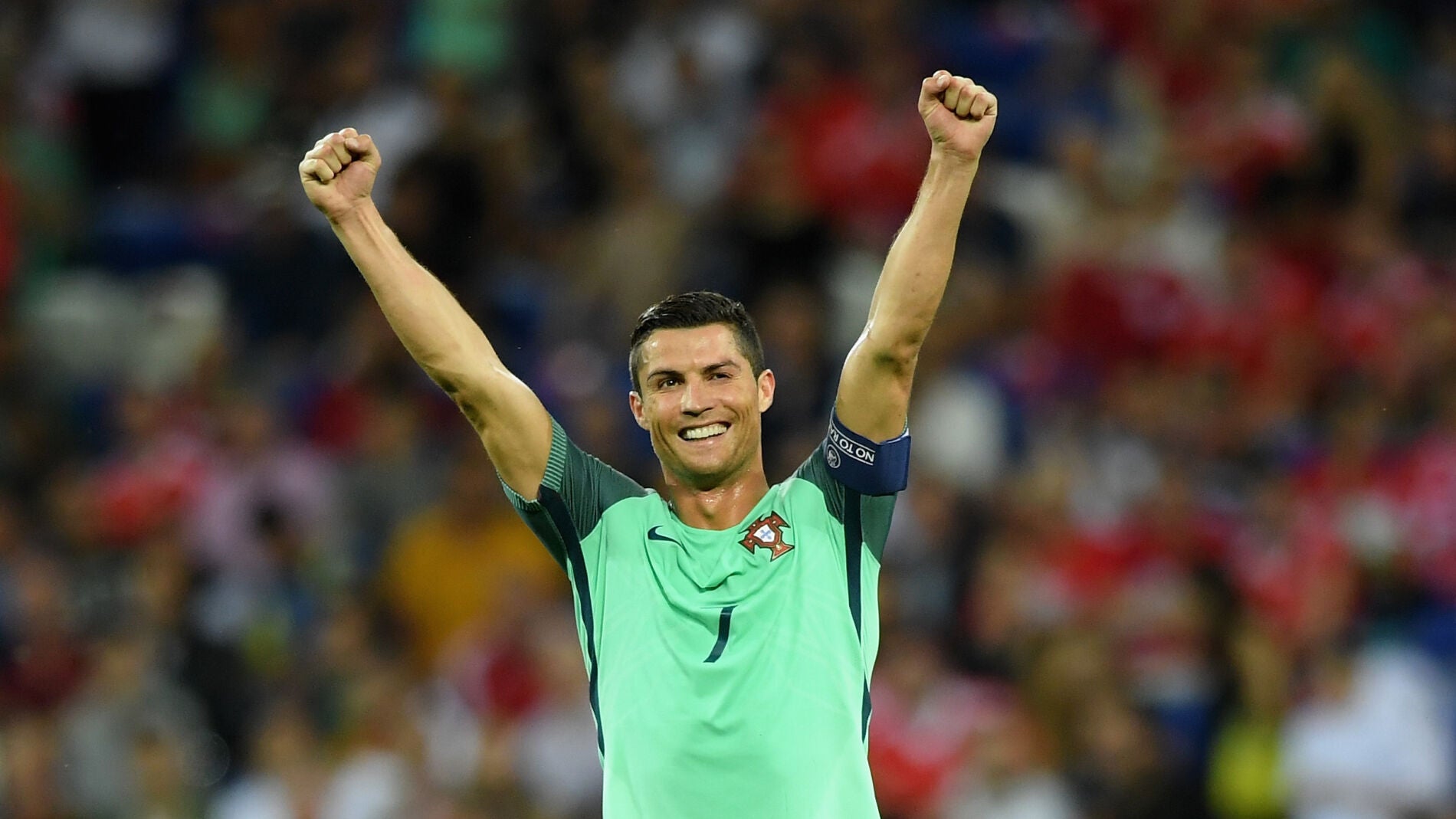 Cristiano, euf&oacute;rico tras la clasificaci&oacute;n de Portugal a la final