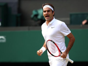 Roger Federer celebra el triunfo en Wimbledon