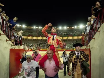 Zambombazo, antes del chupinazo, del mexicano Luis David Adame Zambombazo, antes del chupinazo, del mexicano Luis David Adame