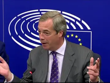 Frame 25.34727 de: El eurófobo Farage desafía de nuevo al Parlamento Europeo Frame 25.34727 de: El eurófobo Farage desafía de nuevo al Parlamento Europeo