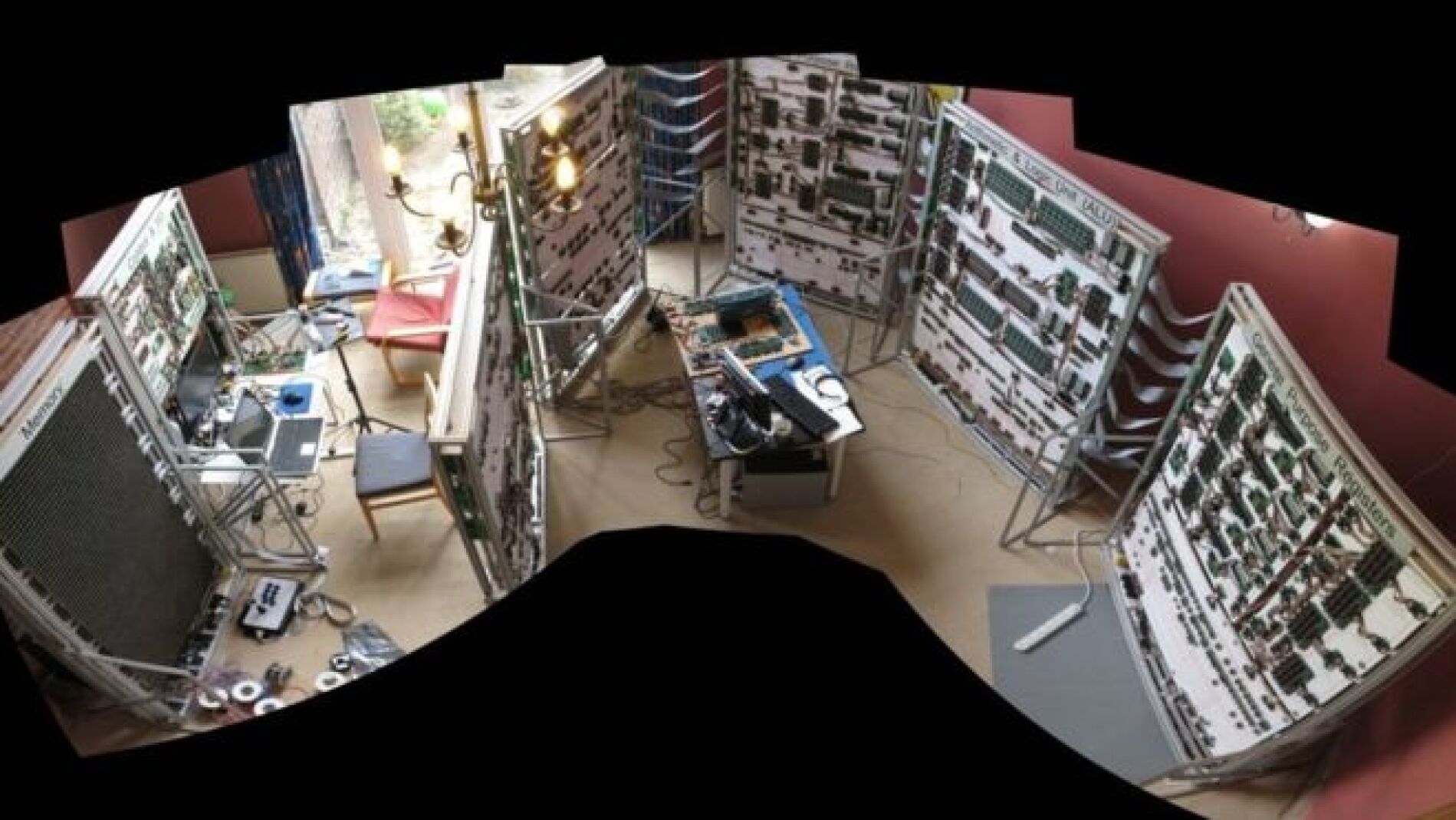 El megaordenador al completo