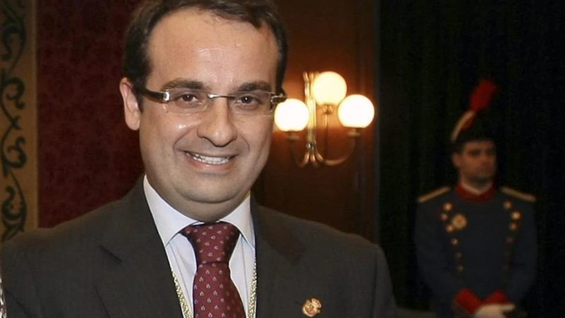 Foto cedida por la Comunidad de Madrid de la toma de posesión de Daniel Ortiz como alcalde de la ciudad de Móstoles, en 2012 Foto cedida por la Comunidad de Madrid de la toma de posesión de Daniel Ortiz como alcalde de la ciudad de Móstoles, en 2012