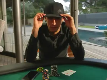 Neymar haciendo un truco de magia Neymar haciendo un truco de magia