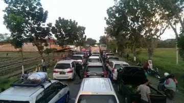 Coches atascados en Indonesia Coches atascados en Indonesia