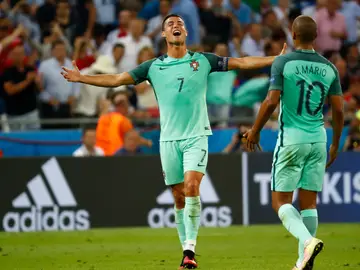 Cristiano celebra el pase de Portugal a la final Cristiano celebra el pase de Portugal a la final