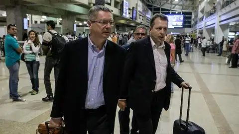 Gallardón, a su llegada a Venezuela. Gallardón, a su llegada a Venezuela.