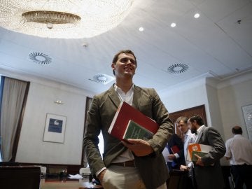 Albert Rivera ha entregado sus credenciales como diputado en el Congreso Albert Rivera ha entregado sus credenciales como diputado en el Congreso