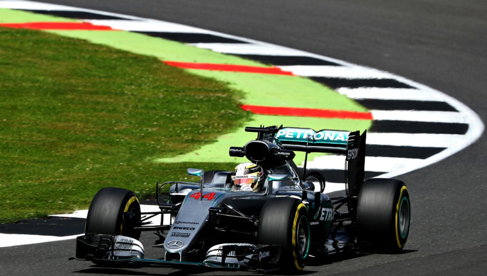 El Mercedes de Hamilton, en Silverstone