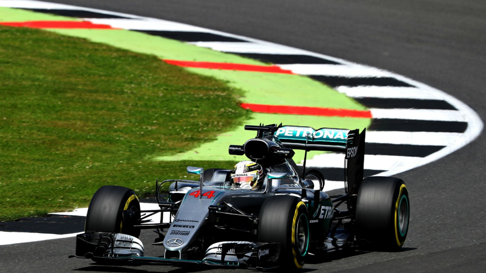 Hamilton manda en los Libres 2 de Silverstone con Alonso sexto y Sainz undécimo