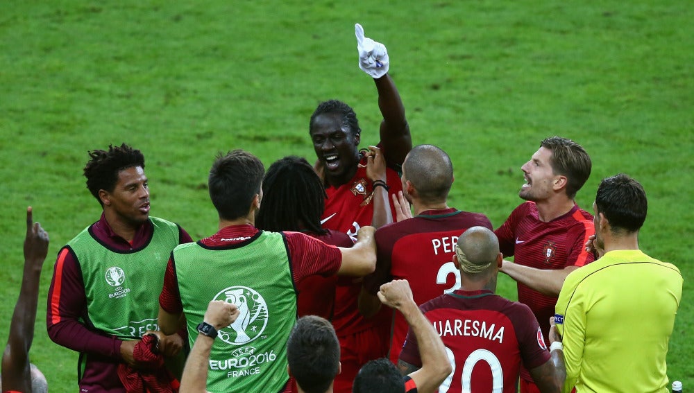 Éder celebra su gol ante Francia