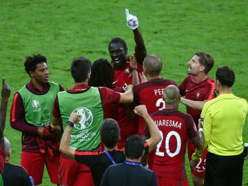 Éder celebra su gol ante Francia