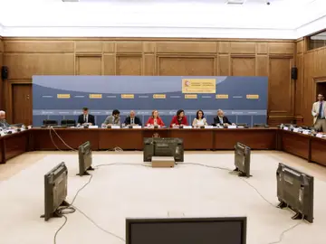 Un momento de la reunión que la ministra de Fomento en funciones, Ana Pastor, mantiene con las compañías aéreas Un momento de la reunión que la ministra de Fomento en funciones, Ana Pastor, mantiene con las compañías aéreas