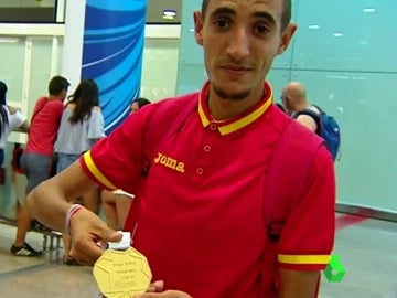 Ilias Fifa, con su medalla de oro