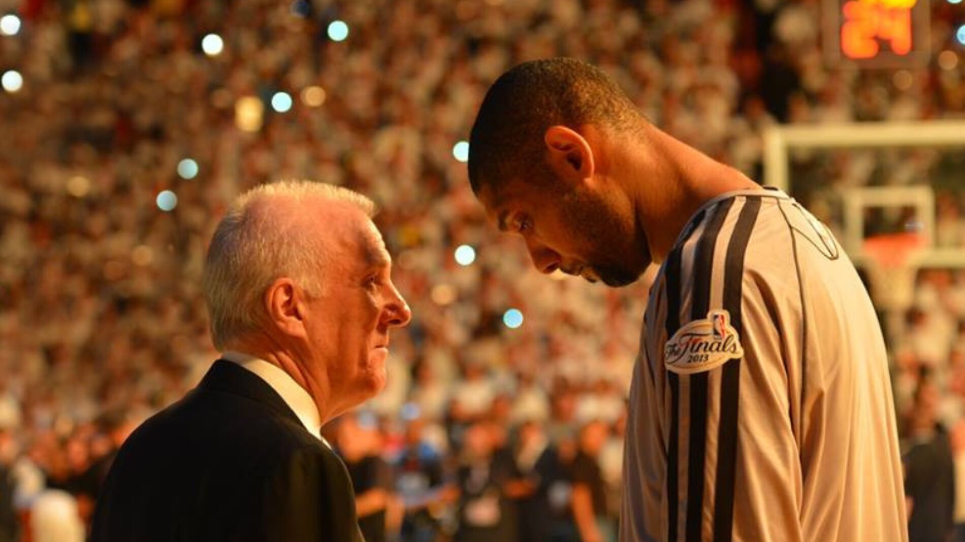 Gregg Popovich y Tim Duncan, antes de un partido de las Finales de 2013