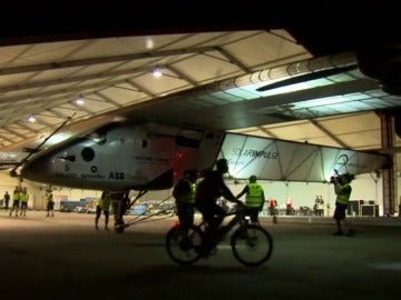 Frame 8.696476 de: El Solar Impulse II deja Sevilla para poner rumbo a El Cairo Frame 8.696476 de: El Solar Impulse II deja Sevilla para poner rumbo a El Cairo