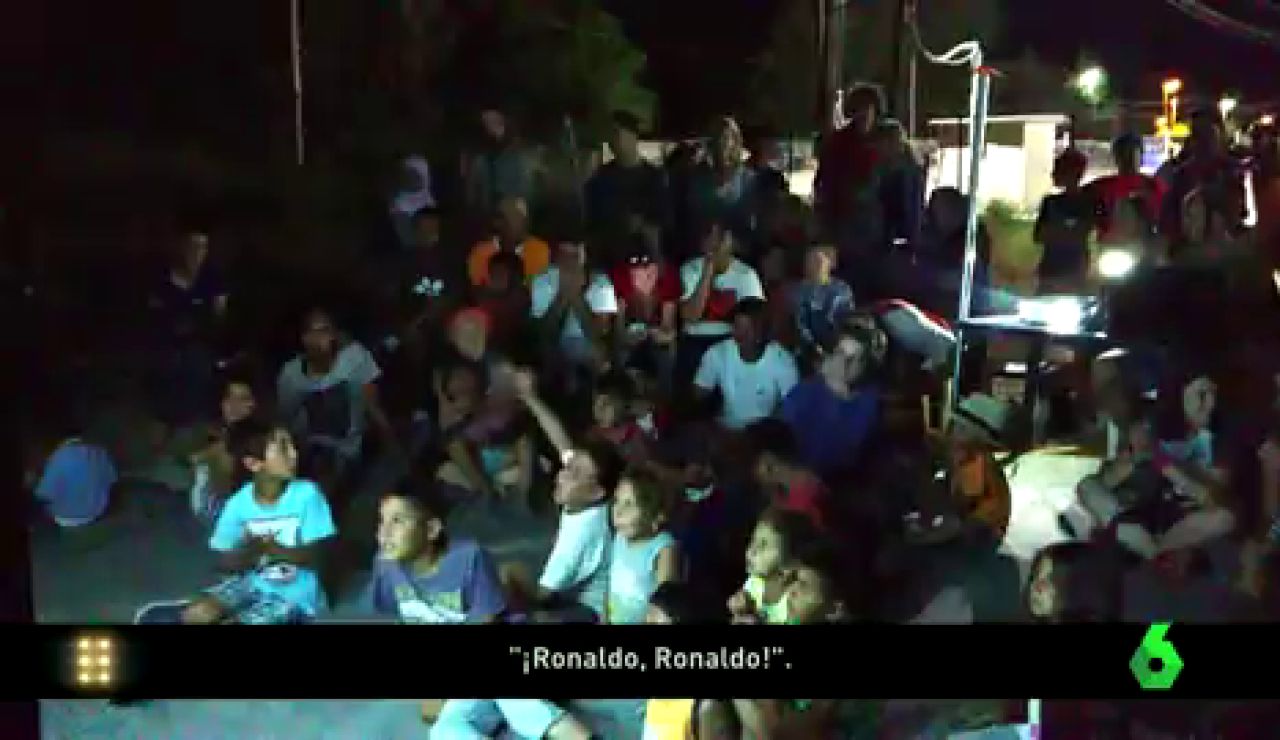 Así se vivió la final de la Eurocopa en un campo de refugiados Así se vivió la final de la Eurocopa en un campo de refugiados