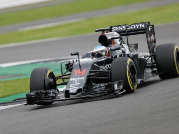 Fernando Alonso, durante los test en Silvestone