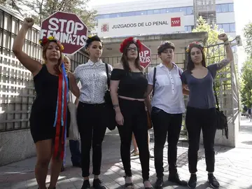 Líderes de la agrupación Femen en España. Líderes de la agrupación Femen en España.