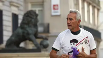 Diego Cañamero acude al Congreso con una camiseta de Andrés Bódalo Diego Cañamero acude al Congreso con una camiseta de Andrés Bódalo