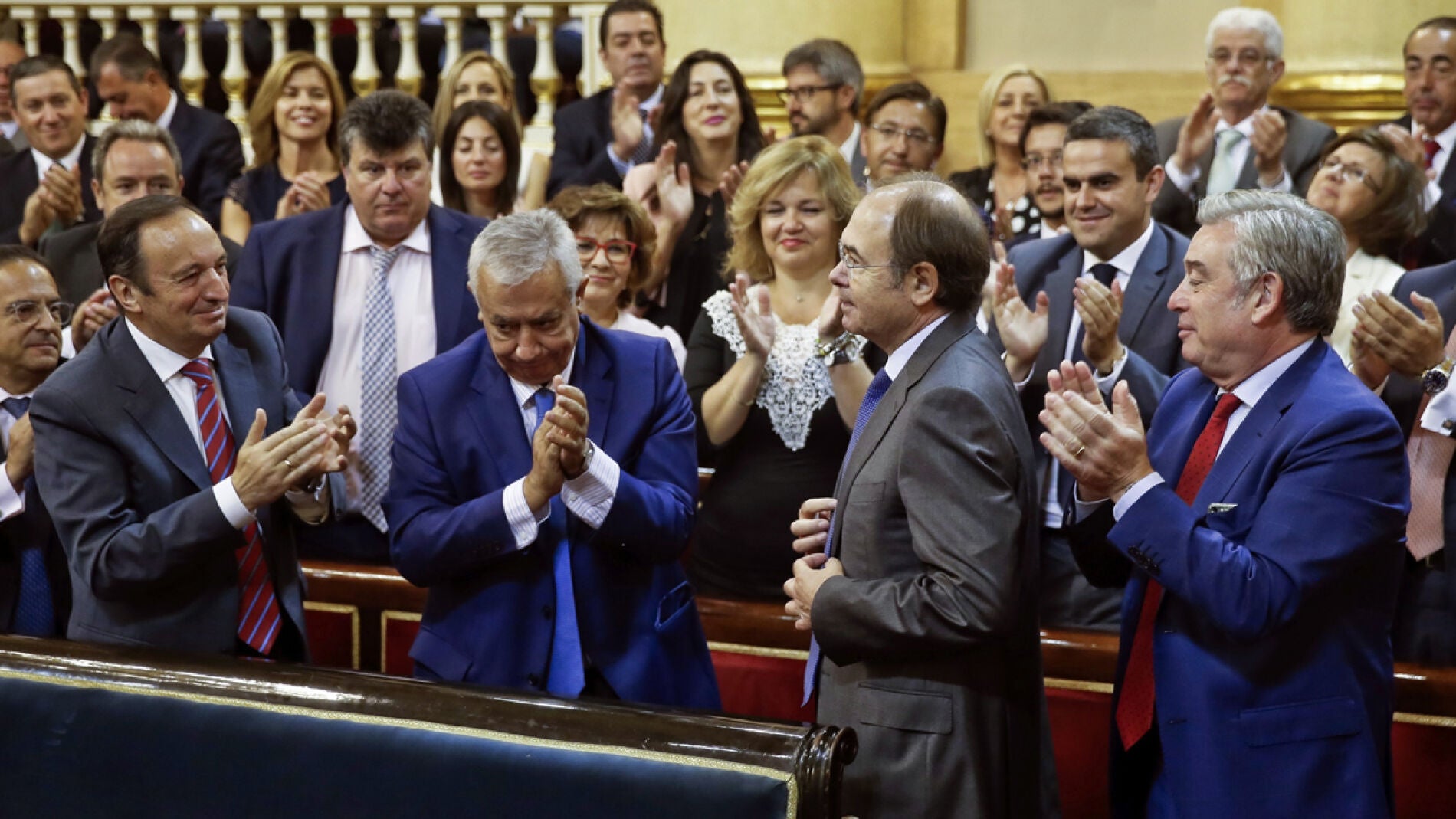 Aplausos para Garc&iacute;a-Escudero tras ser reelegido presidente del Senado
