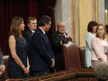 Ana Pastor solicita el juramento de los vicepresidentes de la Mesa de la Cámara, Ignacio Prendes y Rosa Romero.