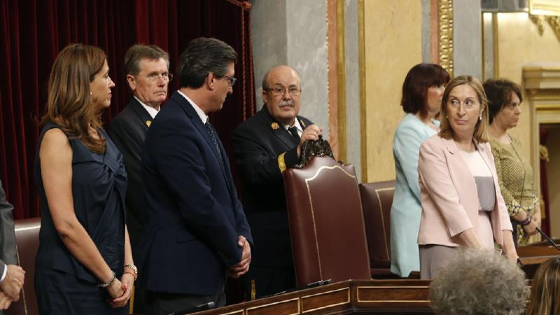 Ana Pastor solicita el juramento de los vicepresidentes de la Mesa de la C&aacute;mara, Ignacio Prendes y Rosa Romero.