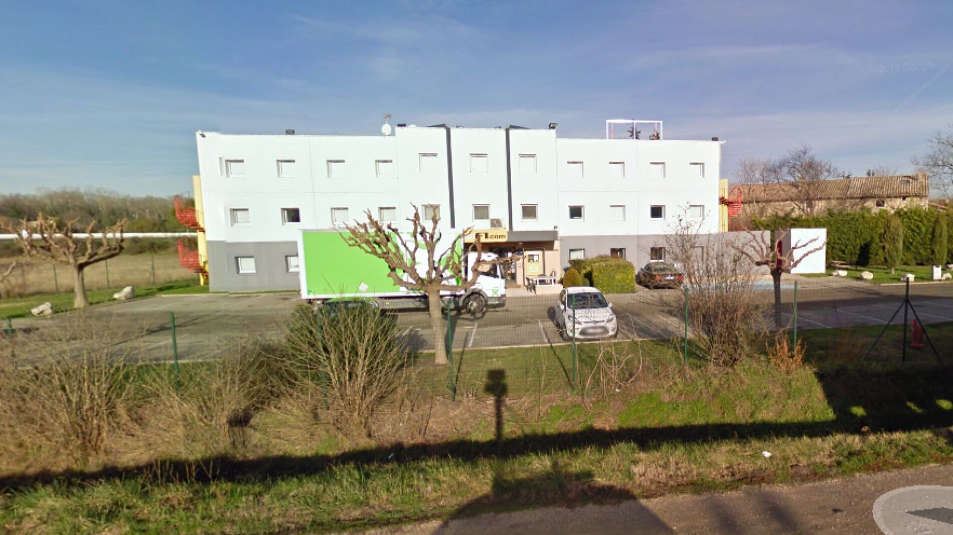 Fachada del hotel F1 en Bollene, Francia