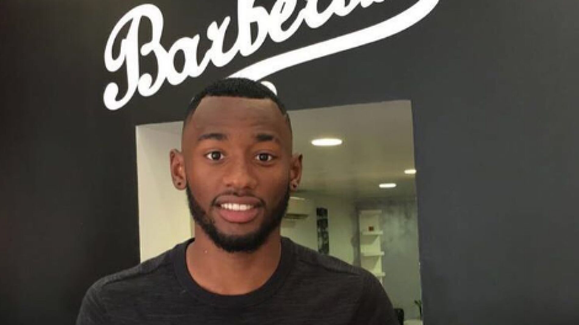 Georges-Kevin N'Koudou, en una peluquer&iacute;a