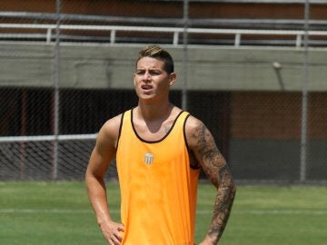 James Rodríguez, entrenando con el Envigrado