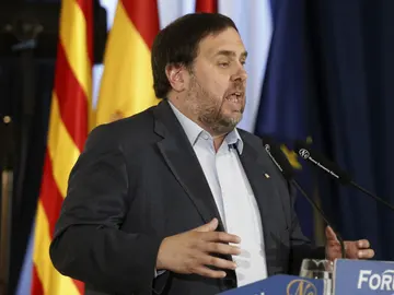Junqueras logra el permiso del Gobierno para emitir 680 millones en deuda a corto tras reunirse con soraya y Montoro Junqueras logra el permiso del Gobierno para emitir 680 millones en deuda a corto tras reunirse con soraya y Montoro