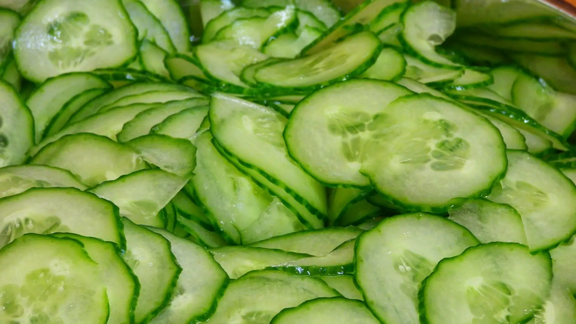 Rodajas de pepino, ideales para refrescarte.